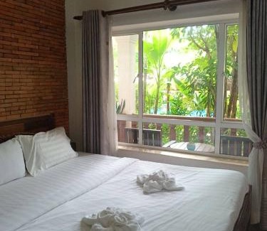 Sangkat Sla Kram Hotel | Lika's Family Pool Villa