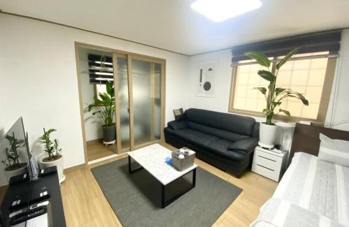 Gyeongju Apartment | Like a local resident near a major tourist attraction in Gyeongju, can store luggage