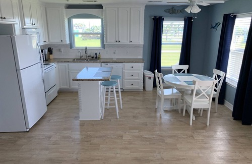 Surfside Beach House | Like New! Lovely Beachhome!π