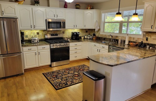 Cullowhee House | Like to sit back, relax & enjoy the lake? Come stay at Lakeside today!