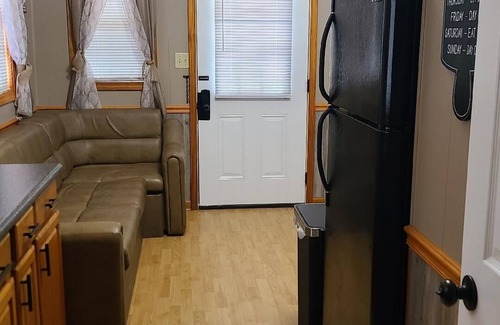 Big Sandy Cabin | Lil Cabin w/Hot Tub in Private Fenced in Area. Near KY Lake