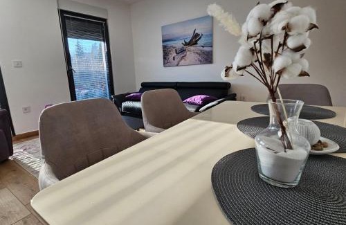 Vrdnik Apartment | Lila Hedonica