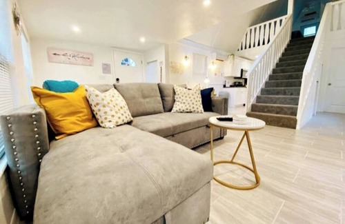 Vacation Village House | Lilac Loft- Lake, Pool, Pickle Ball, Disney, FUN!