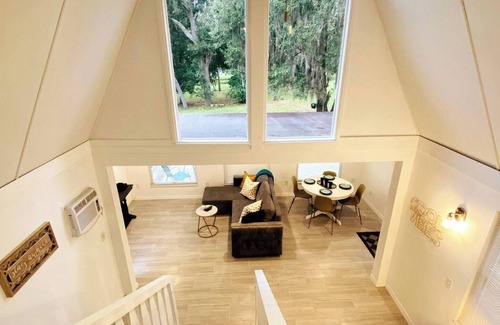 Vacation Village House | Lilac Loft- Lake, Pool, Pickle Ball, Disney, FUN!