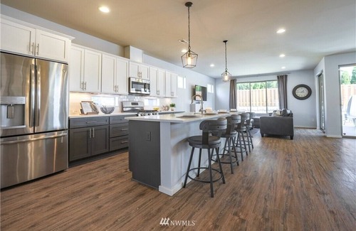 Maple Valley House | Lilac villa with hot tub