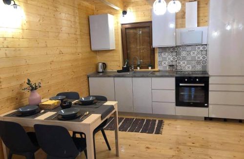 Płaska House | Liliowy Domek