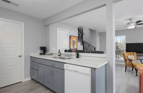 Brownsville Condo | Lillian Ellie's by the Mall