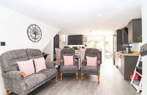 Dawlish House | LILLY'S COTTAGE, family friendly, with a garden in Dawlish
