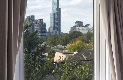 South Melbourne House | Lily Sands Inn