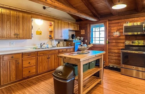 Lake Geneva Cabin | Lincoln Log Cabin · Elkhorn 3 Bedroom 2 Bathroom Log Cabin Sleeps 8