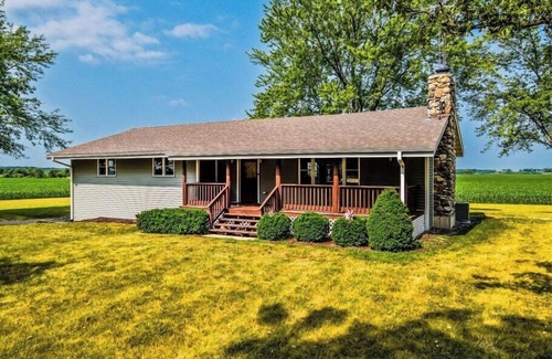 Lake Geneva Cabin | Lincoln Log Cabin · Elkhorn 3 Bedroom 2 Bathroom Log Cabin Sleeps 8