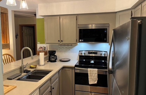 Lincoln Condo | Lincoln Riverfront Condo - Awesome Location for Outdoor Adventures