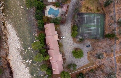 Lincoln Condo | Lincoln Riverfront Condo - Awesome Location for Outdoor Adventures