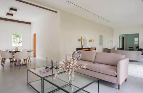 Jardim Viana House | Linda Casa reformada de 4 Suítes no bairro Morumbi - pertinho do Albert Einstein
