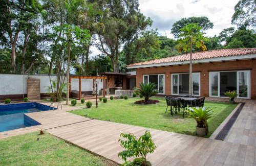 Jardim Viana House | Linda Casa reformada de 4 Suítes no bairro Morumbi - pertinho do Albert Einstein