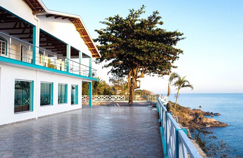 Borrifos House | Linda Costeira de 4 Suítes com Vista Para a Ilha de Alcatrazes