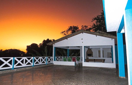 Borrifos House | Linda Costeira de 4 Suítes com Vista Para a Ilha de Alcatrazes