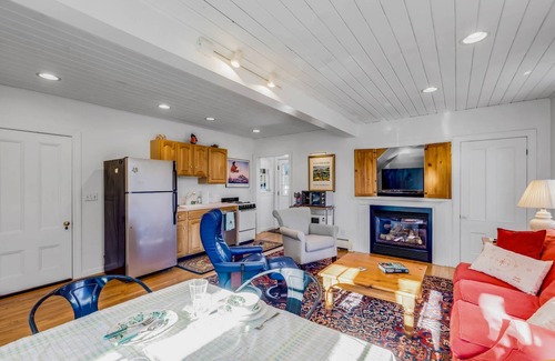 Newburyport House | Linden Tree: Downtown Newburyport Gem - Steps to Events, Shops and the Harbor!