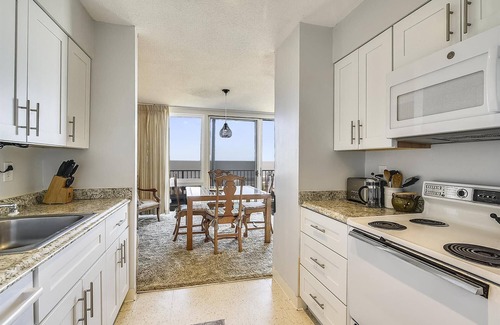 North Shores Condo | LINENS INCLUDED*! VIEWS, VIEWS, VIEWS! FROM EVERY ROOM, PRIVATE BEACH, COMMUNITY POOL & WIFI!