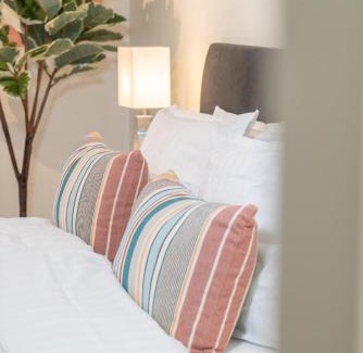 Olivedal Apartment | Linné Studio, Green Comfort Steps Away From Haga