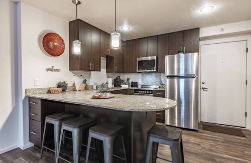 Prairie Village Apartment | Lion's Den 1 BR 1 BD Dedicated Worspace in the bedroom FREE carport WiFi Clean