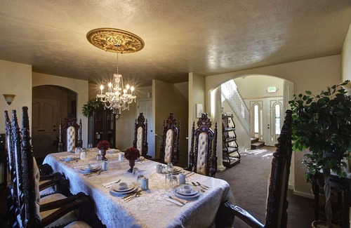 Lava Hot Springs Hotel | Lions Gate Manor B&B