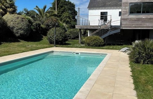 Nevez House | Listed gîte with swimming pool and games room near the sea