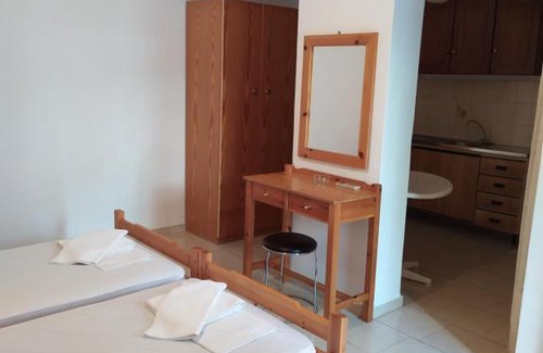 Palaiochora Hotel | LITHI