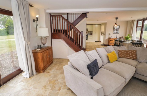 Ab Lench Cottage | LITTLE ACRE, pet friendly, with open fire in Harvington