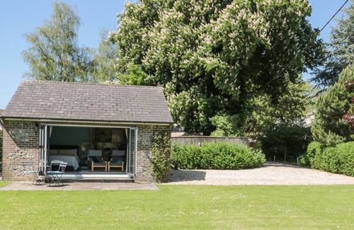 Charminster House | LITTLE BARN, with a garden in Charminster