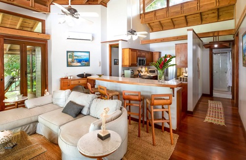 Palmetto Bay House | Little beach house by the Sea - Roatan Island!