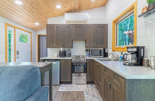 Cornucopia Cabin | Little Blue: Secluded Tiny Home Near Lake Superior