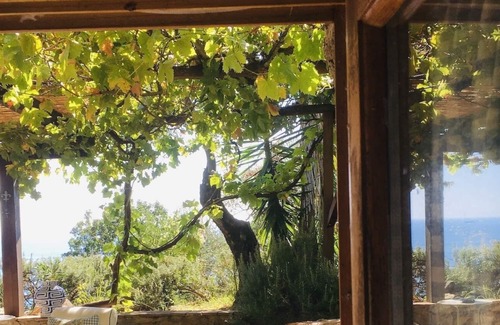 Tellaro Apartment | Little Capo with Panoramic Sea Views for 2! free Wi-fi