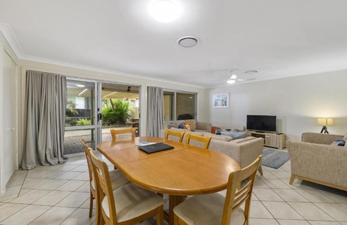 Emerald Beach Apartment | Little Emerald