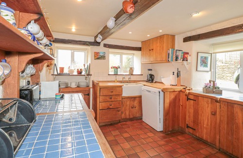 Inchbrook House | LITTLE END, family friendly, character holiday cottage in Stroud