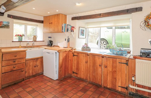 Inchbrook House | LITTLE END, family friendly, character holiday cottage in Stroud