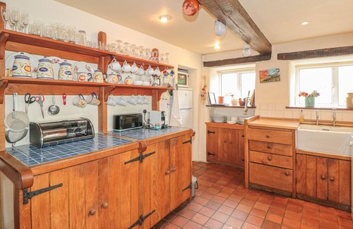 Inchbrook House | LITTLE END, family friendly, character holiday cottage in Stroud