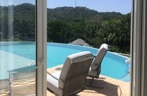 Palmetto Bay Bed & Breakfast | Little Farm by the Sea - Roatan Island