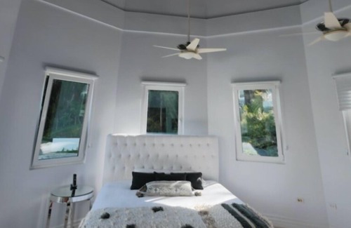 Palmetto Bay Bed & Breakfast | Little Farm by the Sea - Roatan Island