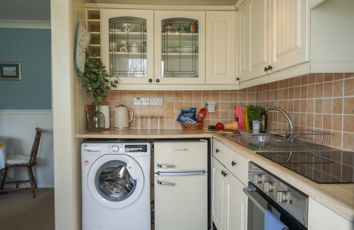 Galmpton House | Little Galmpton - sleeps 3 guests in 2 bedrooms