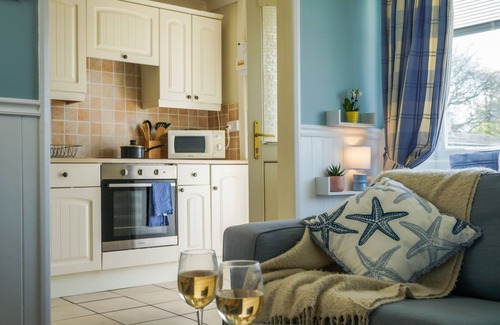 Galmpton House | Little Galmpton - sleeps 3 guests in 2 bedrooms