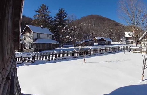 Coon Valley Cabin | "Little House on the Prairie" with modern plumbing!
