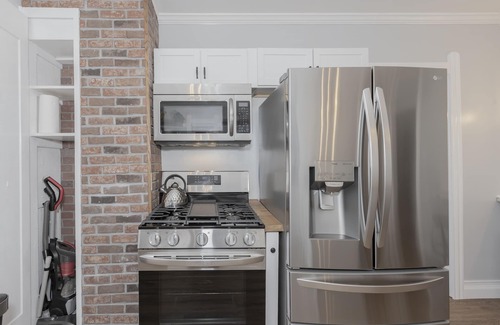 Little Italy House | Little Italy! Close to Cleveland Clinic, University Hospital & University Circle