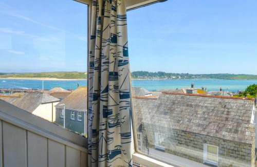 Treator House | Little New Street