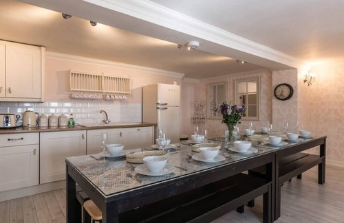 Brighton House | Little Paris | Parking | by Brighton Holiday Lets
