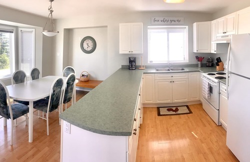 Celista House | Little Piece of Paradise - Semi-Waterfront