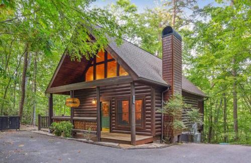 Wears Valley House | Little Pine Lodge a Smokies Hideaway - 1 mi to GSMNP - King Suite & Loft, Fireplace, Hot Tub & BEARS!