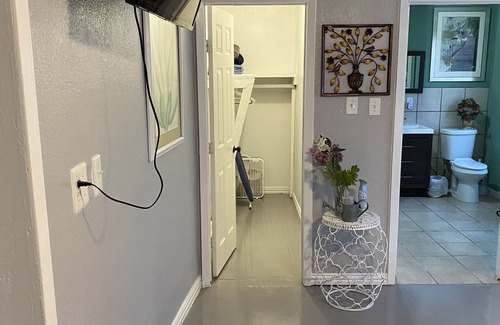 Edgebrook Apartment | Little private space