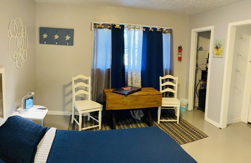 Edgebrook Apartment | Little private space
