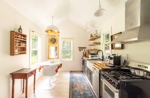 Lake Hill Cottage | Little red house just outside of Woodstock